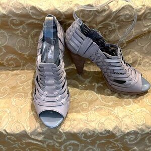 Banana Republic woven peep toe leather bootie heels Gray size 10 women’s​